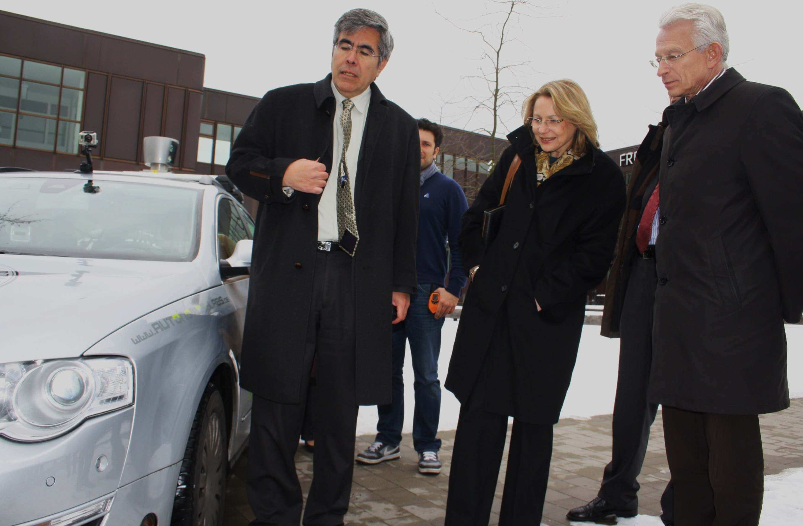 Entdeckertour mit Innovationskraft: Senatorin Cornelia Yzer unterwegs in Steglitz-Zehlendorf