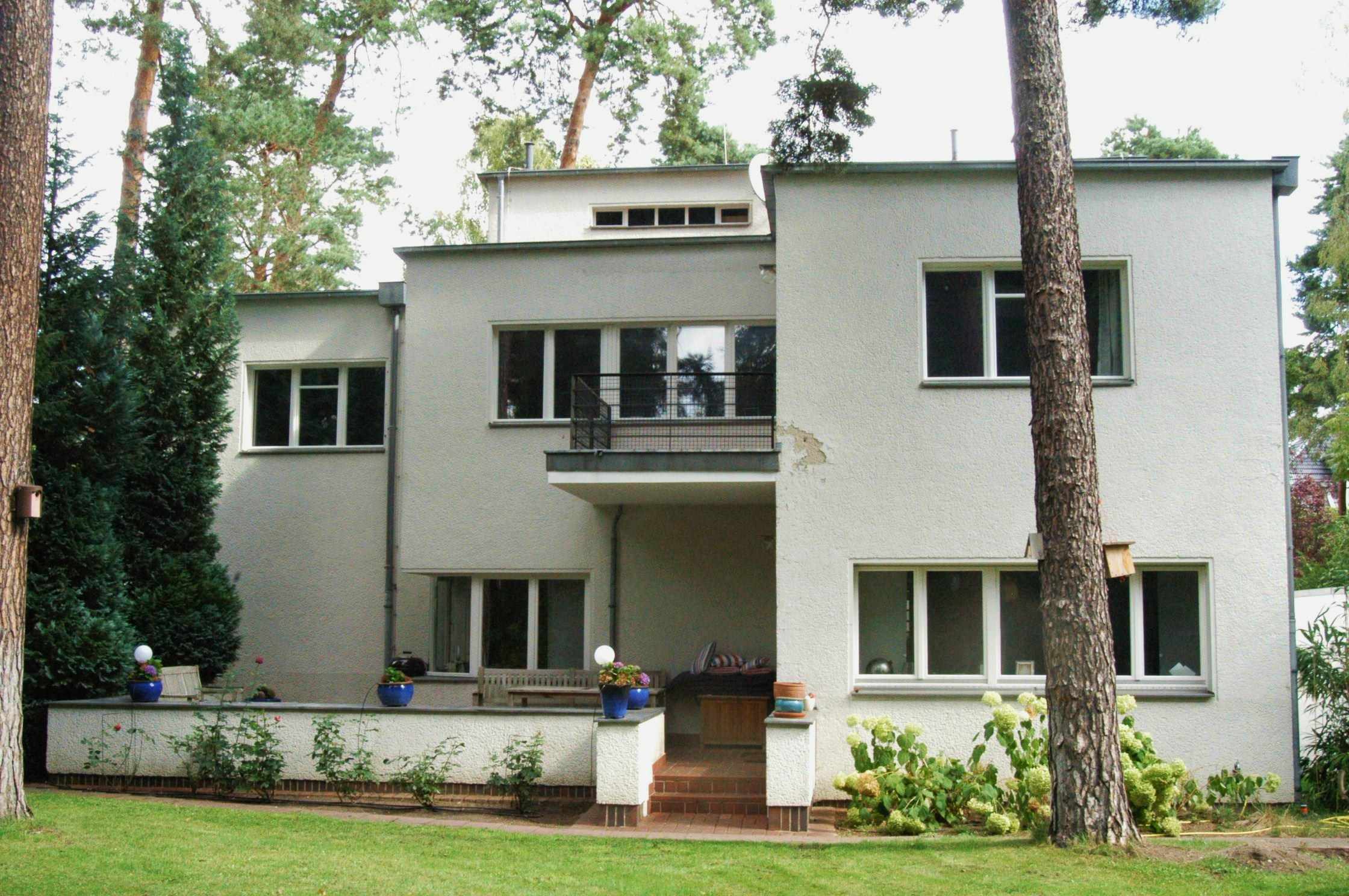 Dächerkrieg im Kiefernwald: Haus Krüger in Dahlem ist Denkmal des Monats September