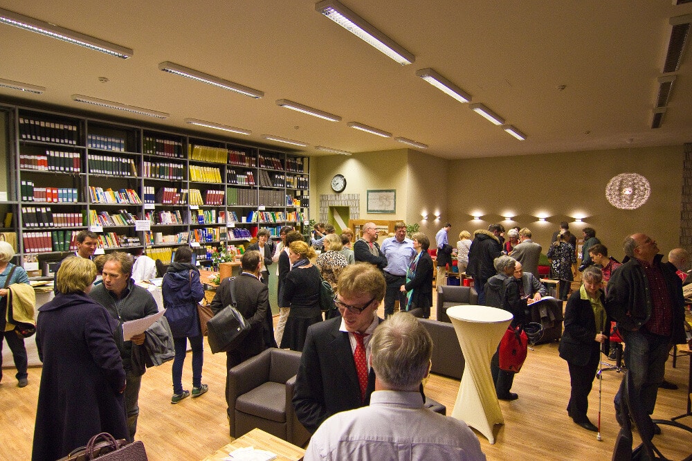 Harry Potter in 39 Bänden: Blindenbibliothek in Steglitz eröffnet