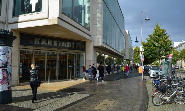 Torte und Prosecco – Karstadt-Filiale in der Schloßstraße feiert ihren 50sten