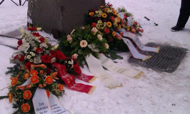 Kranzniederlegung zum 73. Jahrestag der Befreiung von Auschwitz