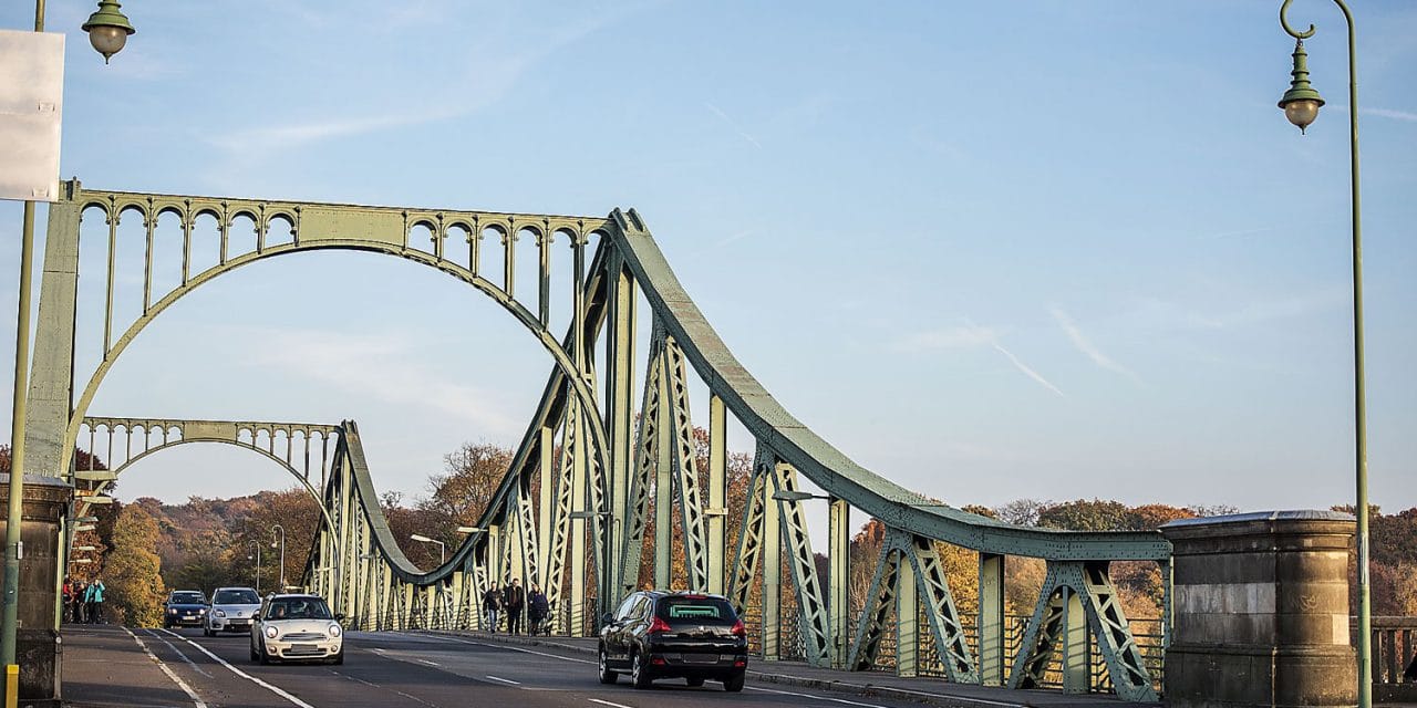 Rückblick: 30. Jahrestag des Mauerfalls auf der Glienicker Brücke