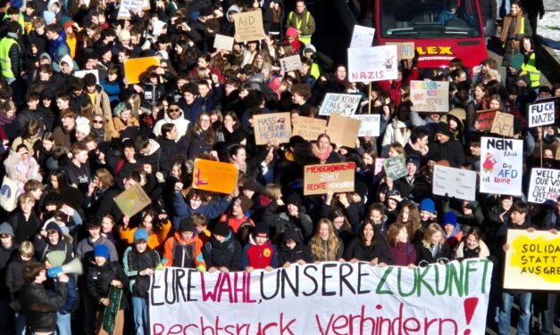 Bundestagswahl: Junge Wähler stärken die Linken und Rechten