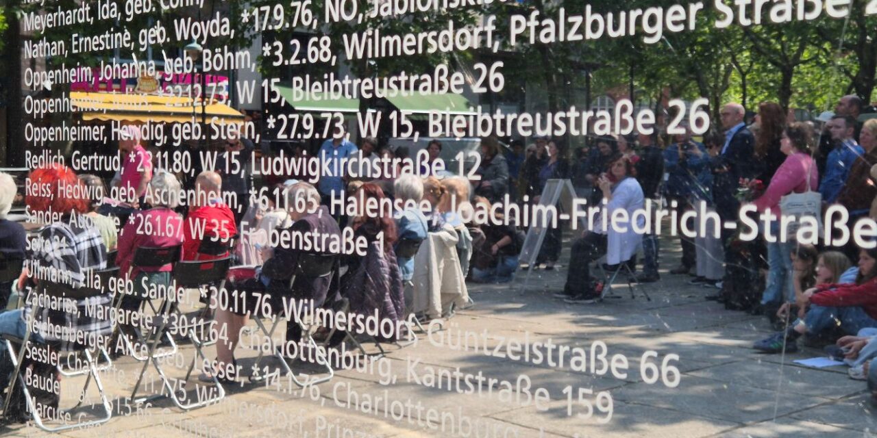 30 Jahre Spiegelwand am Hermann-Ehlers-Platz