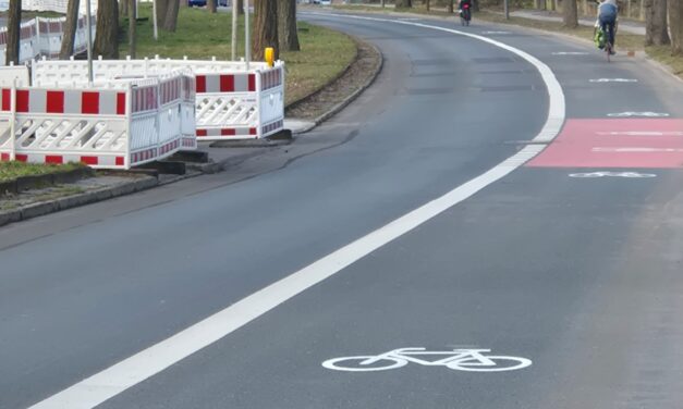 Radfahrstreifen in der Thielallee, zweiter Akt