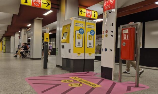 „Pink*Zone“ für mehr Orientierung in U-Bahnhöfen