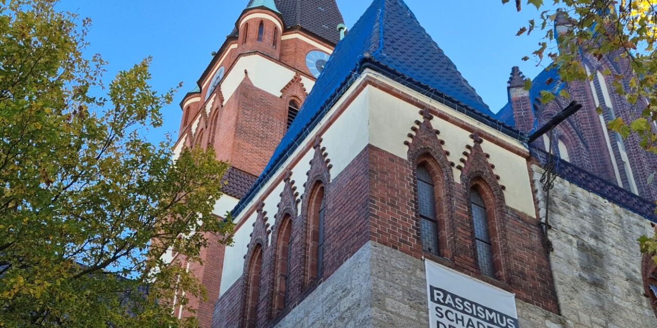 Dreifaltigkeitskirche in Lankwitz: Dachsanierung mit Spendengeldern