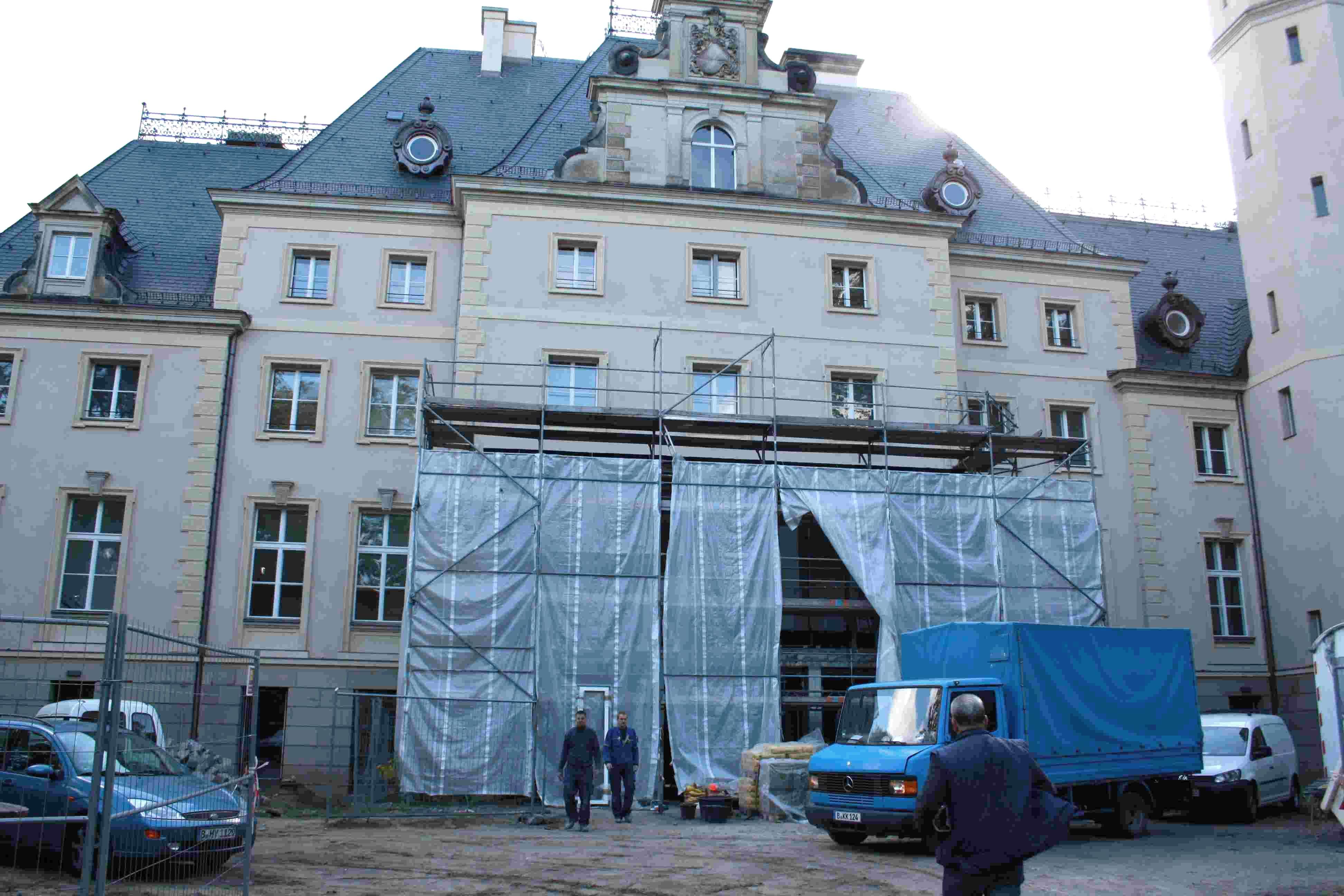 Hilferuf an Wowereit: BVV stimmt im Streit um Jagdschlossfassade für Einwohnerantrag